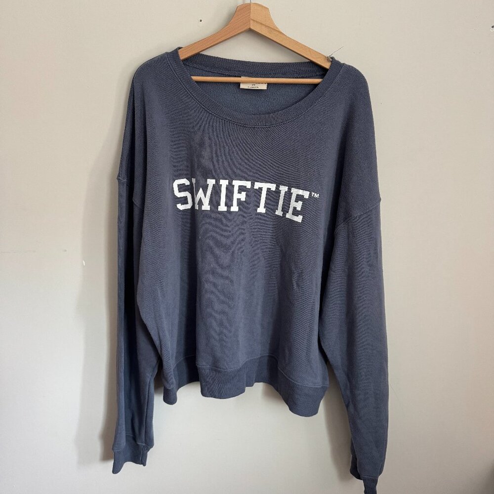 Taylor Swift "Swiftie" Graphic Sweatshirt - Size 2XL